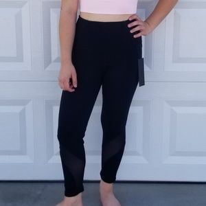 Highwaist Wave Mesh Capri Leggings